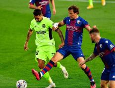 开云官方网页登录 -西甲窗口期走向成谜，塞维利亚临场应变，值得警惕，球队文化被再次提及(塞维利亚西班牙广场的历史)